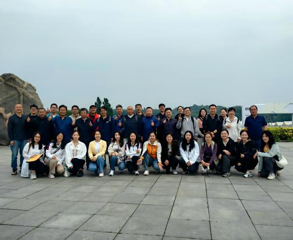 躍動春光，共赴夏至 ——中國農(nóng)墾經(jīng)濟(jì)發(fā)展中心組織開展春游暨職工健步走活動